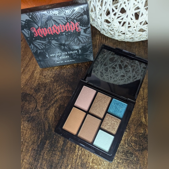 5/75$ REINA REBELDE Wet Dry Eye Color Palette - Picture 10 of 14